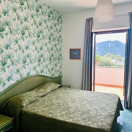Boutique Ideal Hotel *
