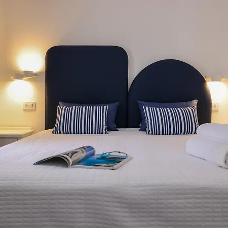 Boutique Ideal Hotel 4*